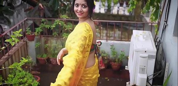  Hot Bhabhi in Saree showing stuff - Episode 2